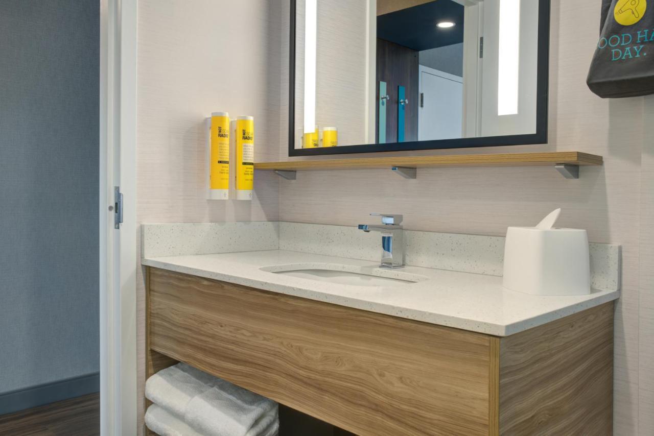 Tru By Hilton Toronto Airport West Hotel มิสซิสซอกา ภายนอก รูปภาพ
