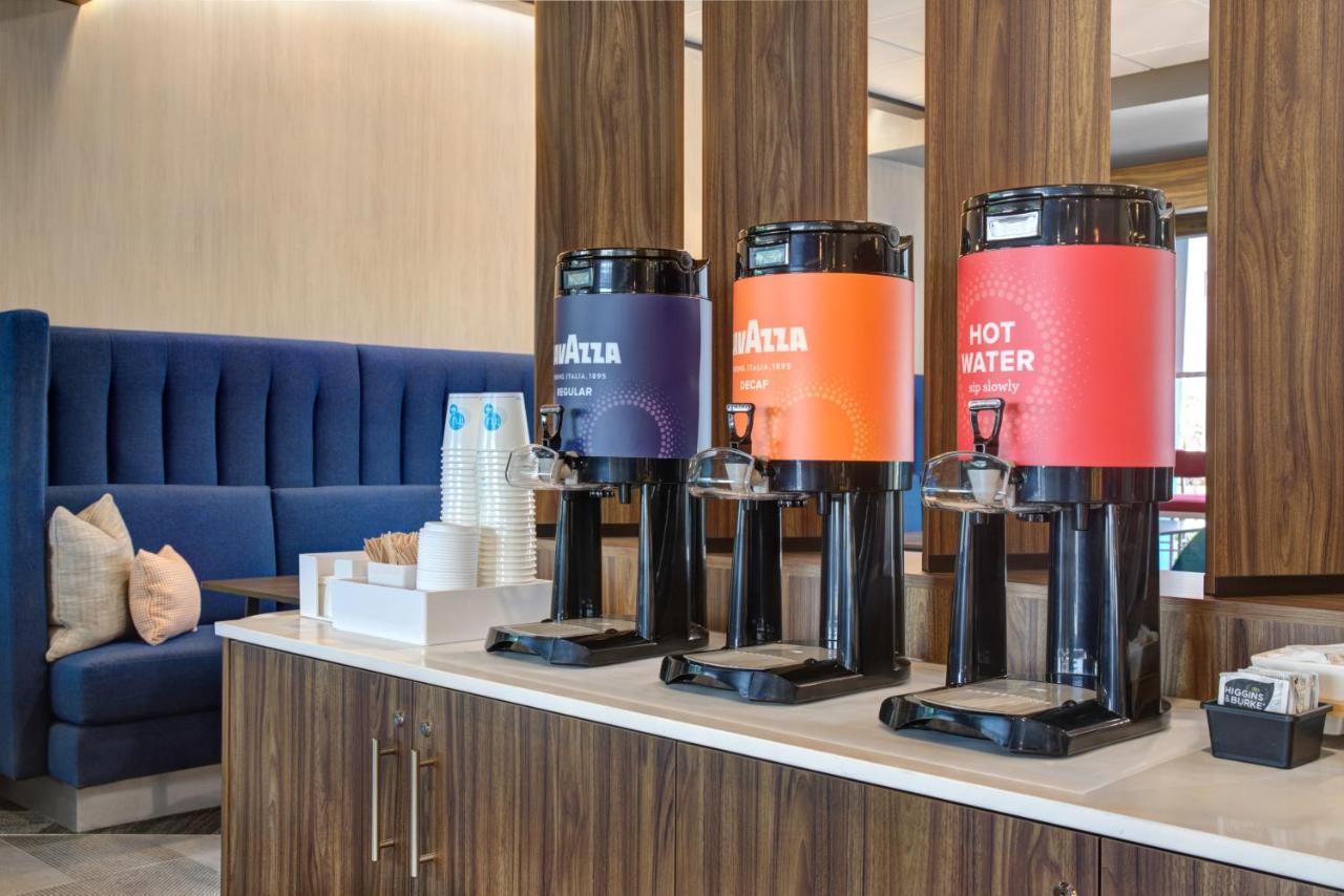 Tru By Hilton Toronto Airport West Hotel มิสซิสซอกา ภายนอก รูปภาพ