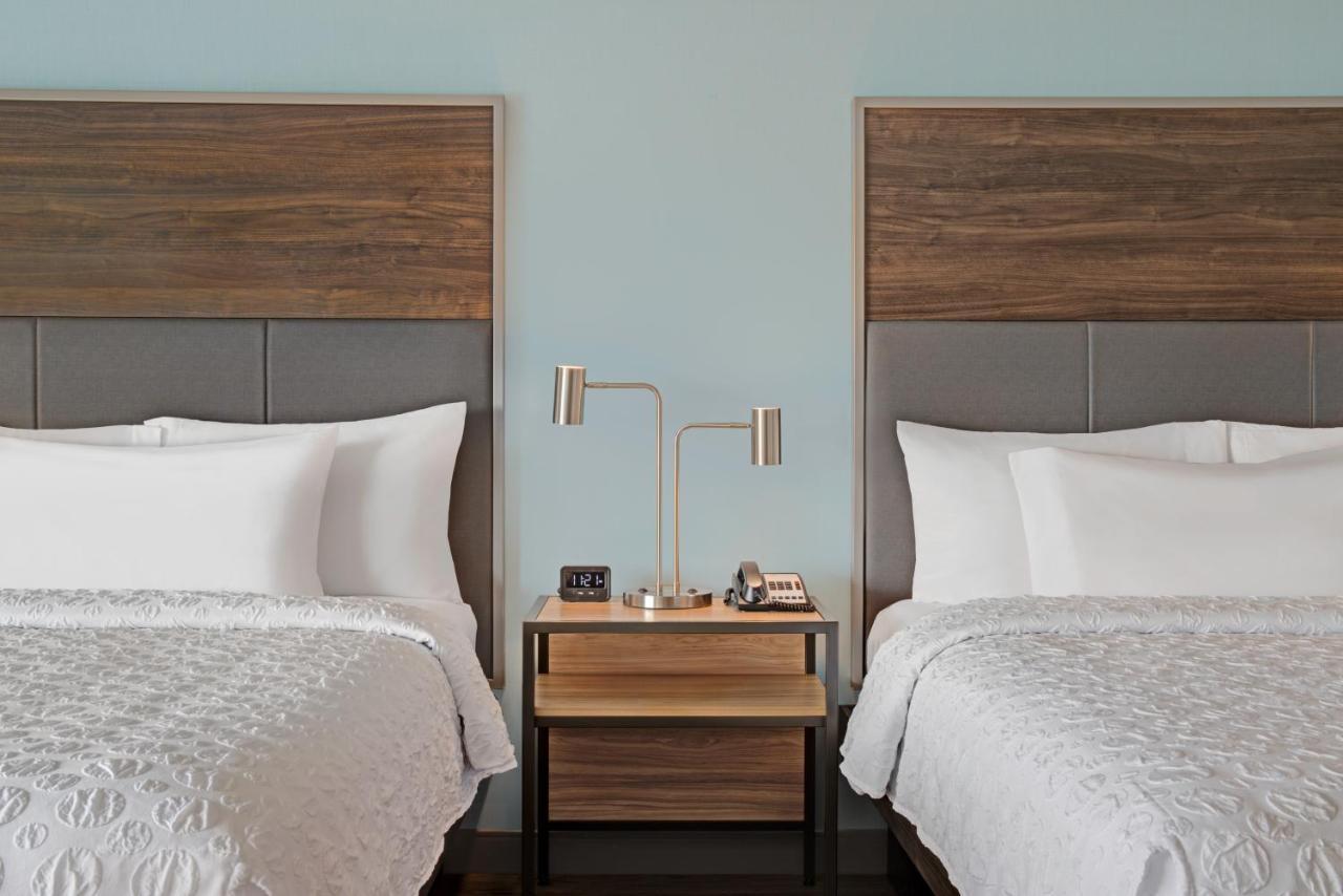 Tru By Hilton Toronto Airport West Hotel มิสซิสซอกา ภายนอก รูปภาพ