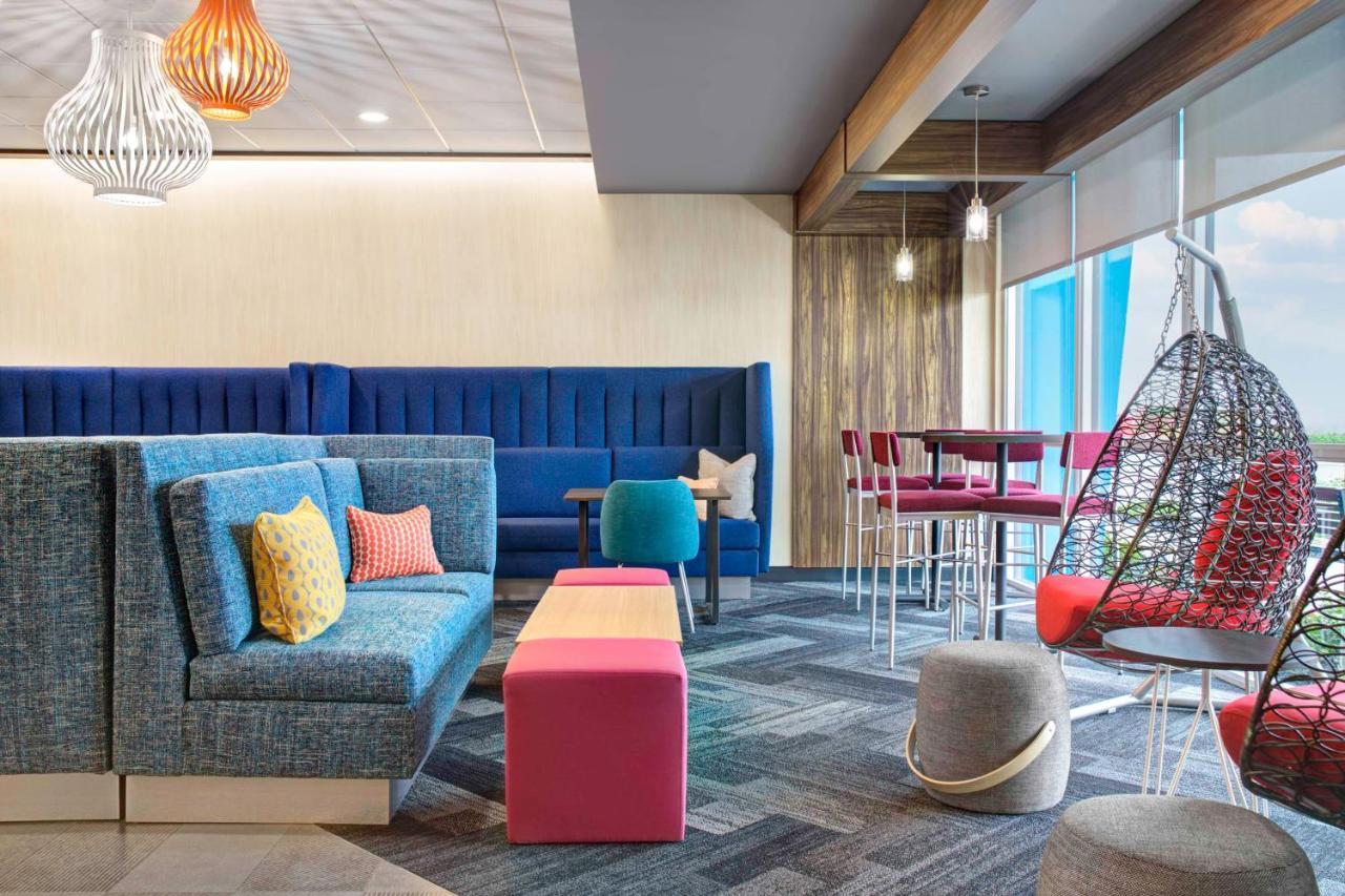 Tru By Hilton Toronto Airport West Hotel มิสซิสซอกา ภายนอก รูปภาพ