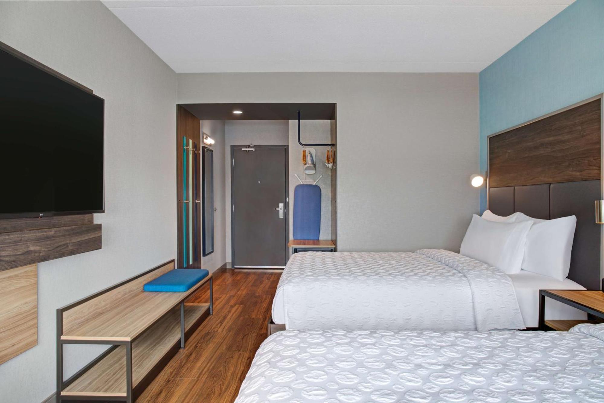 Tru By Hilton Toronto Airport West Hotel มิสซิสซอกา ภายนอก รูปภาพ