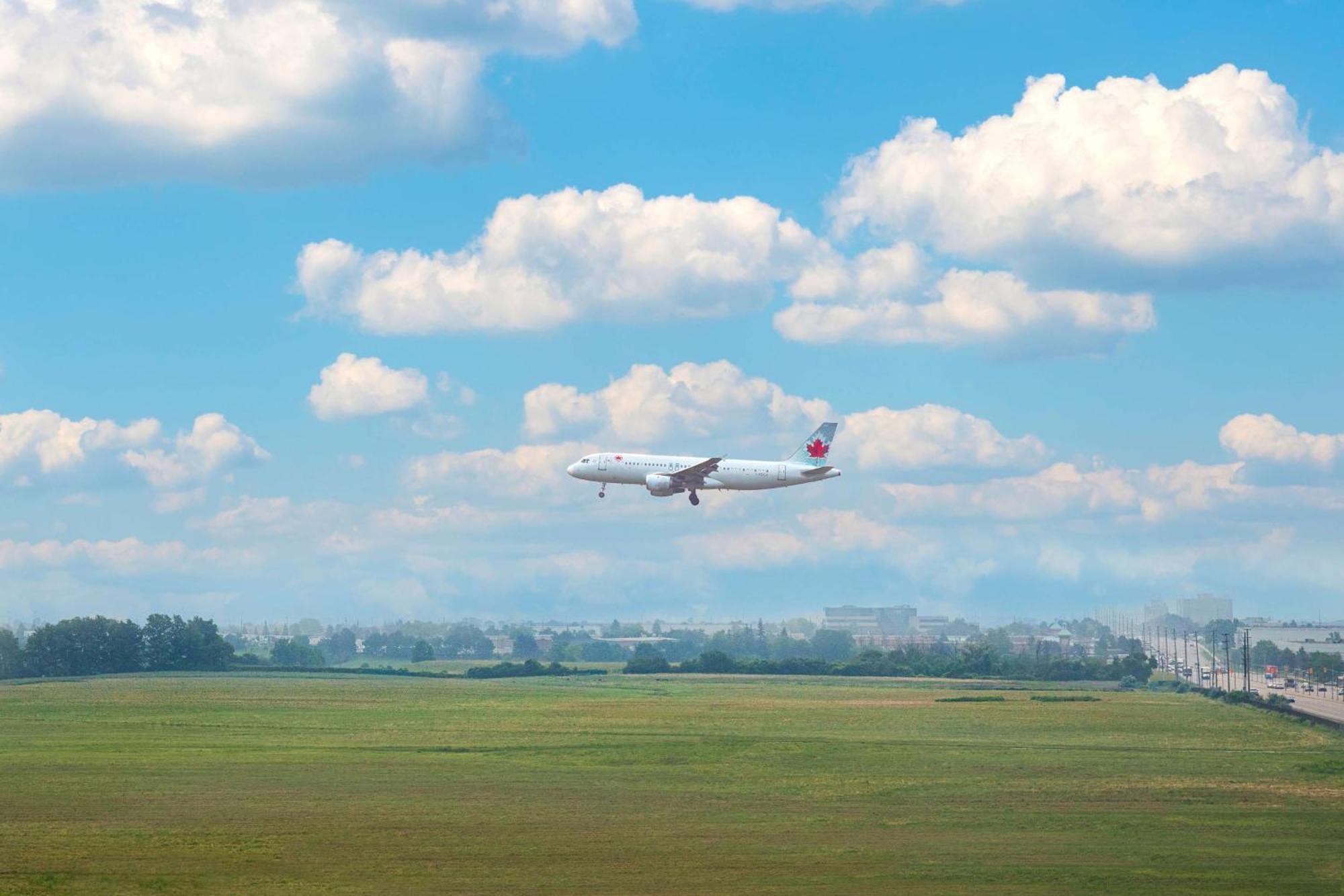 Tru By Hilton Toronto Airport West Hotel มิสซิสซอกา ภายนอก รูปภาพ