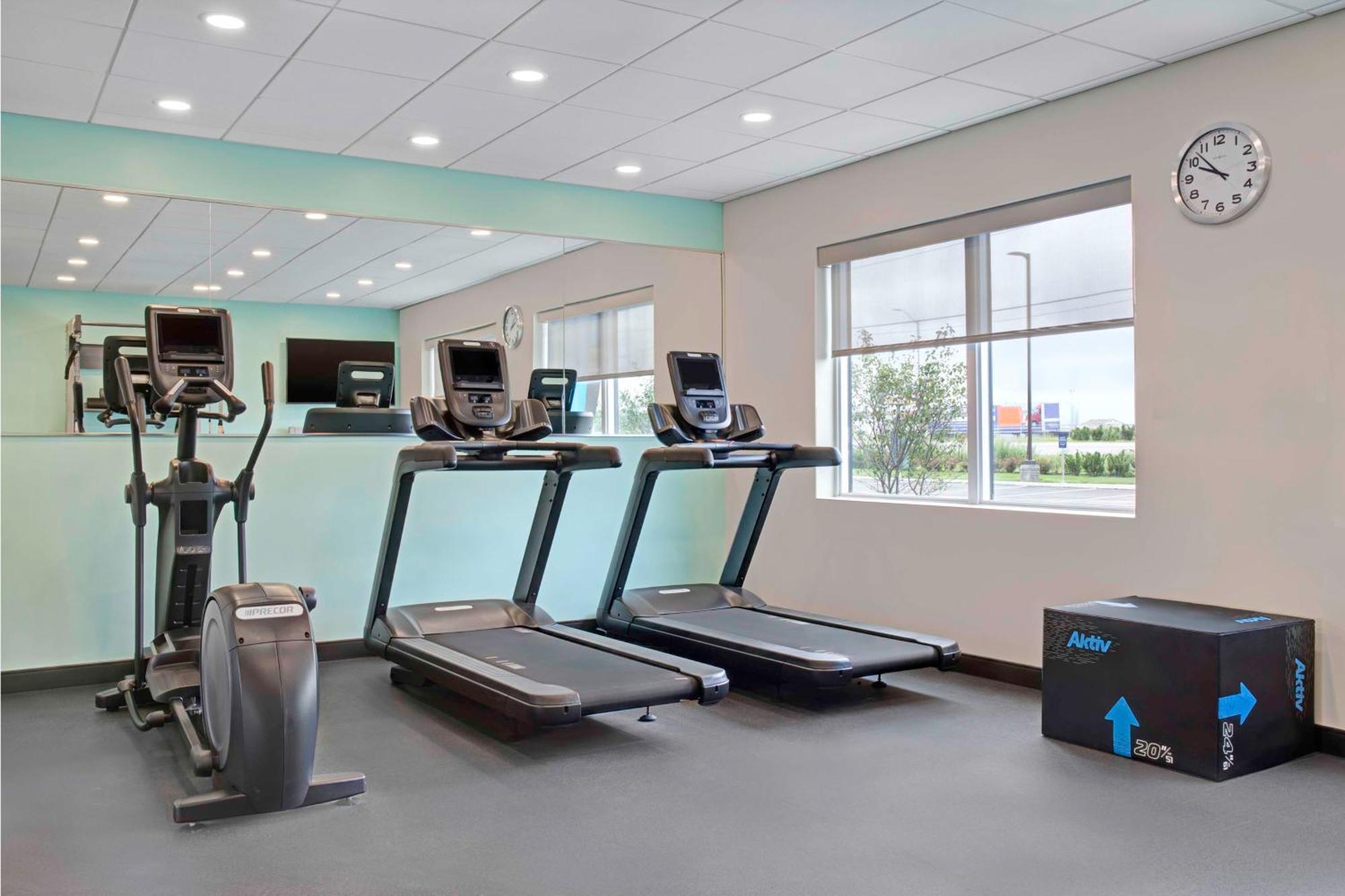 Tru By Hilton Toronto Airport West Hotel มิสซิสซอกา ภายนอก รูปภาพ
